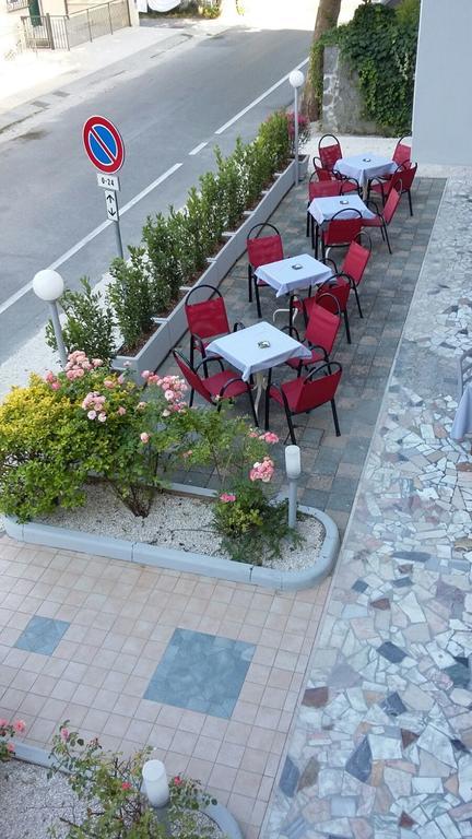 צ'סנטיקו Hotel Ancora מראה חיצוני תמונה