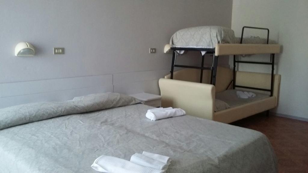 צ'סנטיקו Hotel Ancora מראה חיצוני תמונה